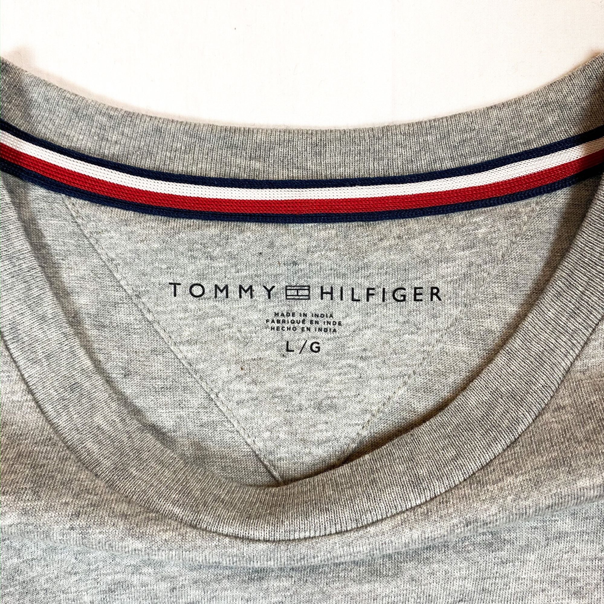 古着–【新品】TOMMY HILFIGER ワンポイントTシャツ (グレー) – 【古着